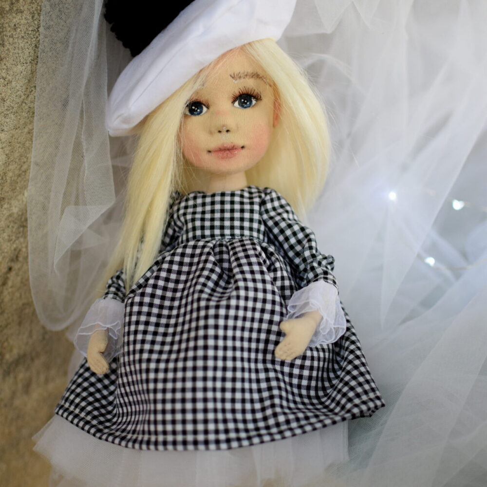 Марина - Ръчно Изработена Кукла